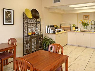 Baymont Inn & Suites Orlando/Universal Area Ресторан фото